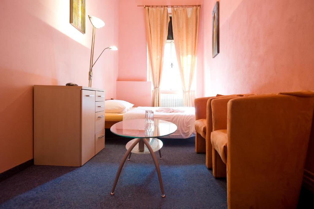 Club Hotel Praha Room photo